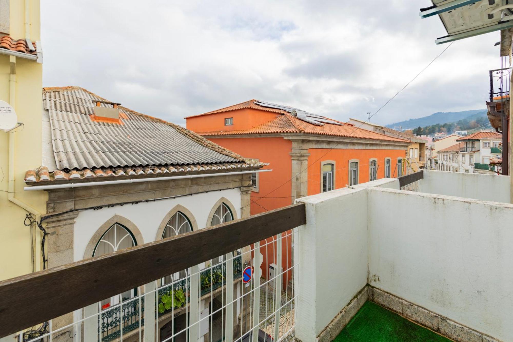 Cosy Remodeled Apartment In The City Center Fundão Dış mekan fotoğraf